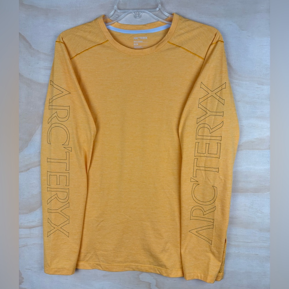 Arcteryx Long Sleeve Shirt Mens Medium Gold Crewneck Lightweight Performance